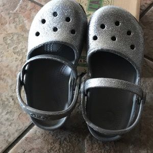 Crocs girls silver sz 9